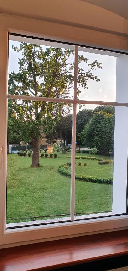 Dom W Miescie Reszel Villa Bagian luar foto